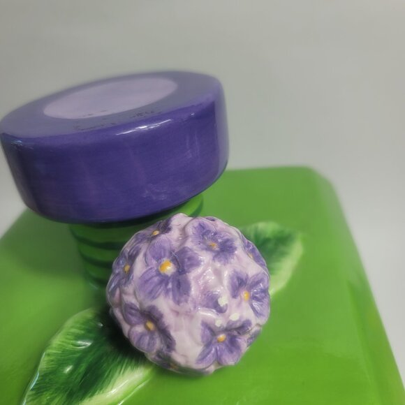 Vintage Unbranded Cookie Jar Green with Embossed Purple Flowers - Picture 3 of 16